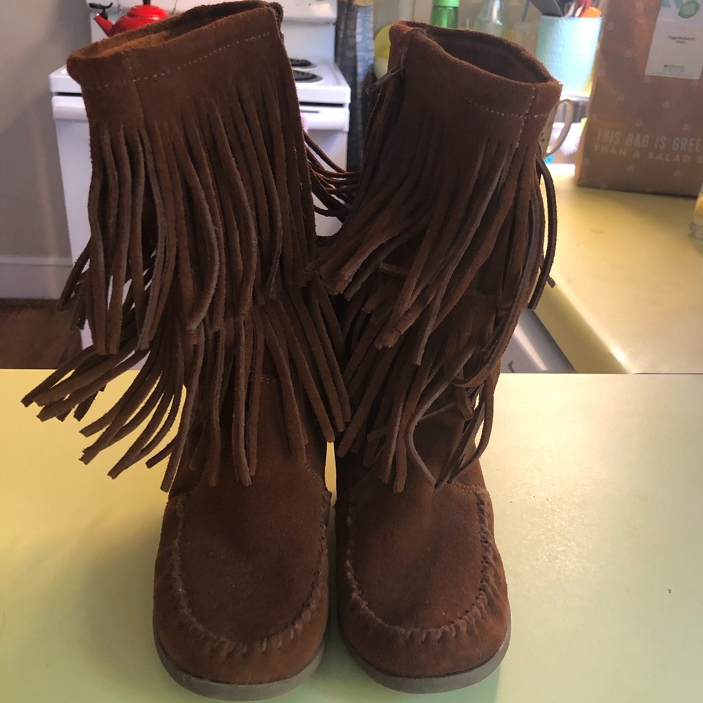 Minnetonka wedge fringe boots
